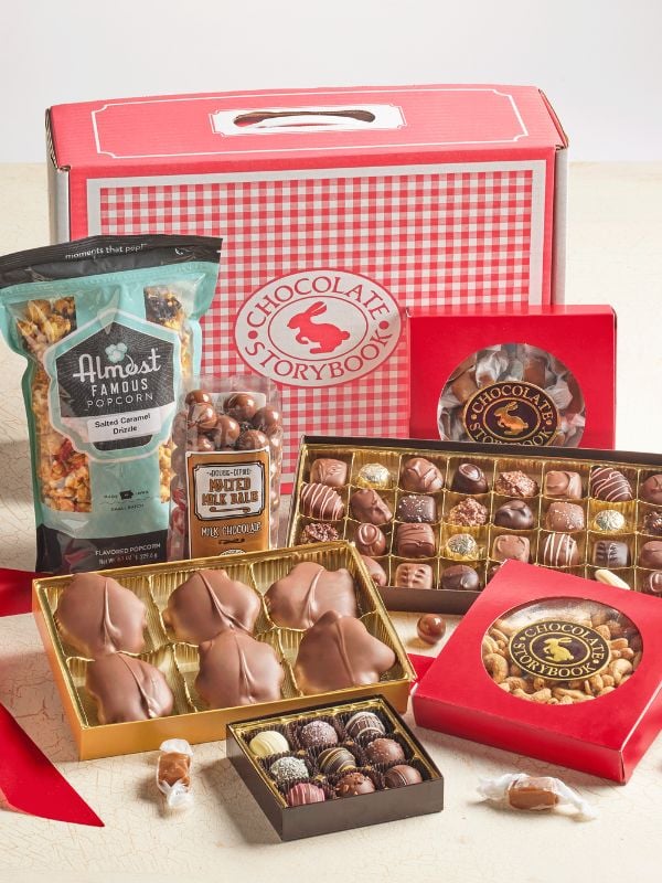 1 Deluxe Chocolate Trunk with popcorn and chocolates